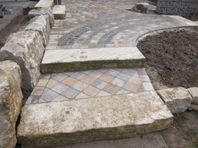 Scheuermann-Naturstein-Showroom-Blockstufen-32